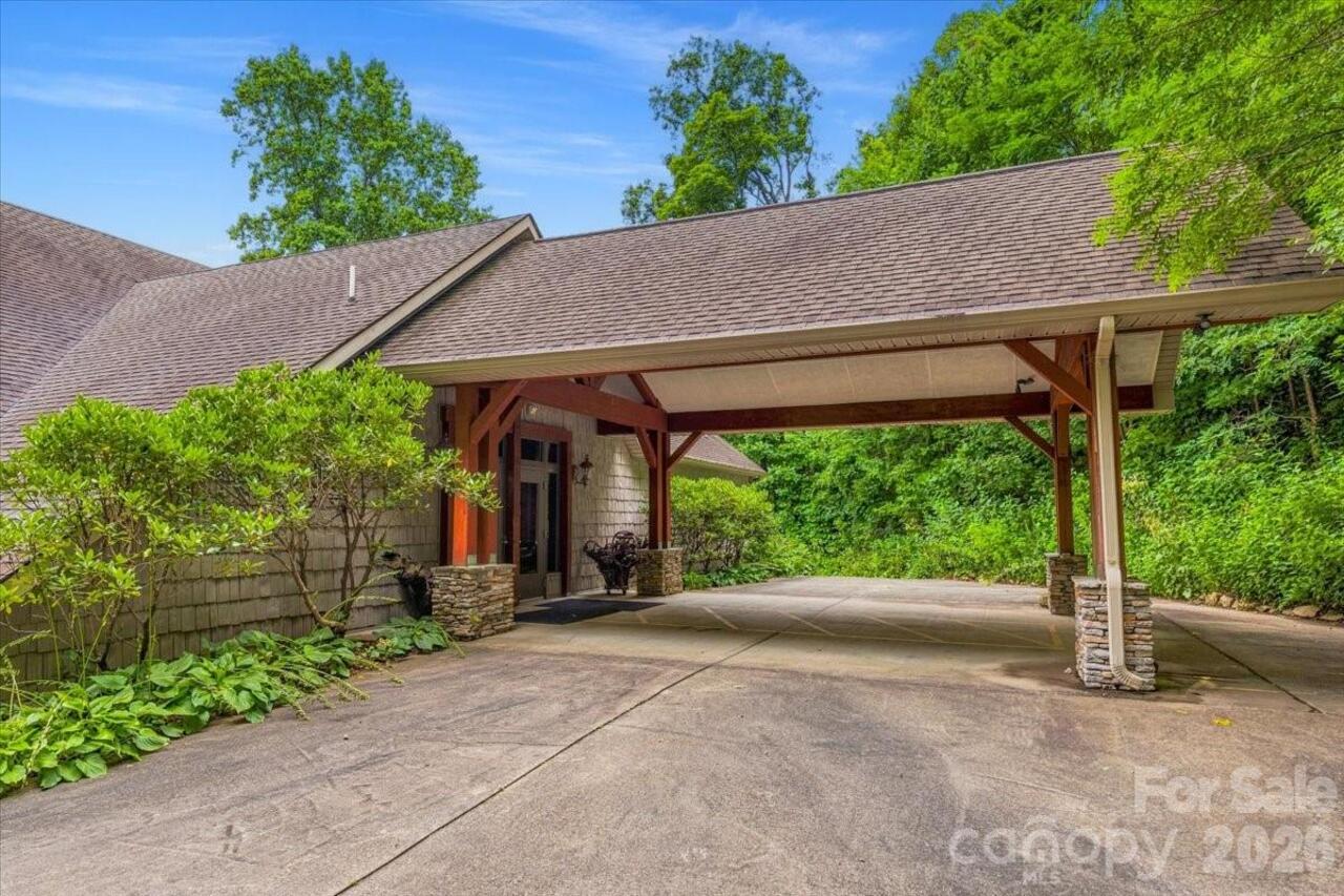 Listing Photo 11