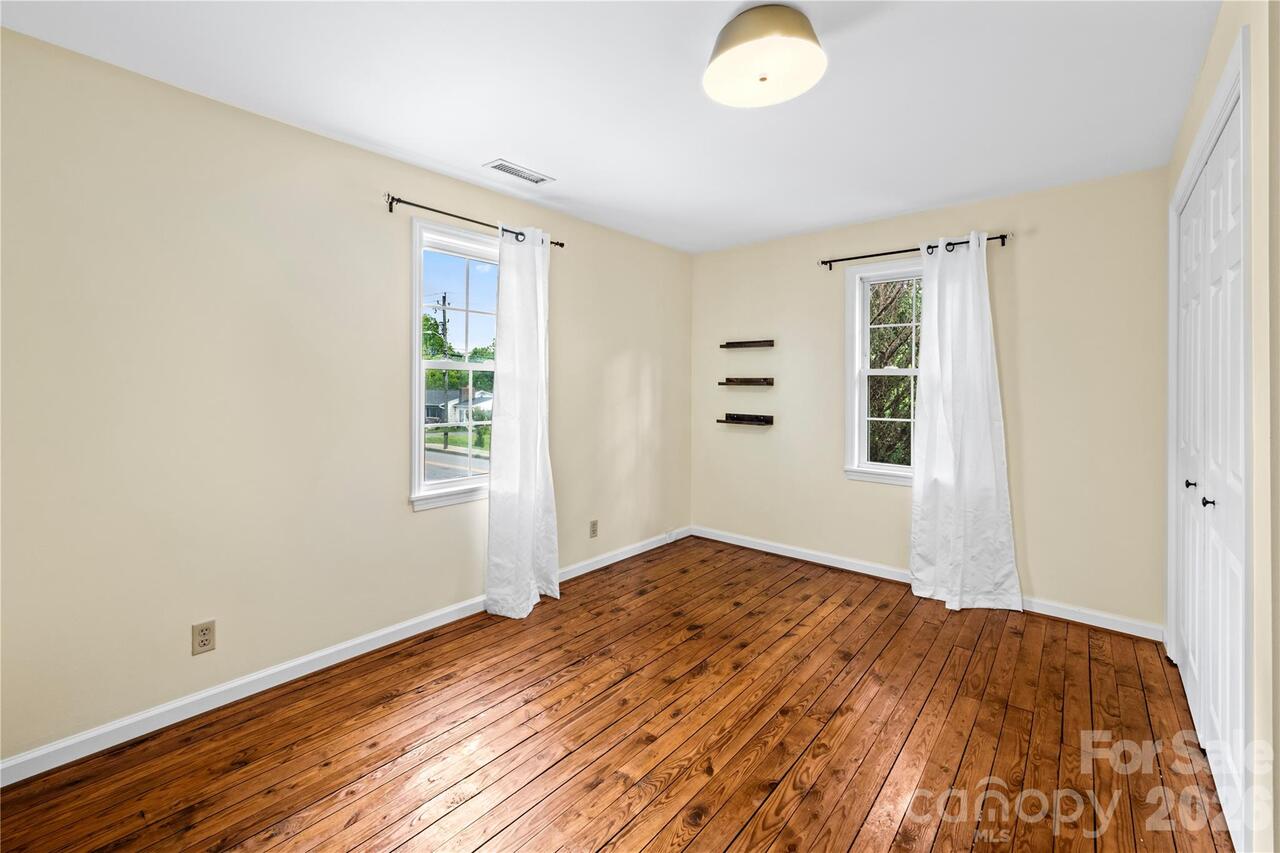 Listing Photo 18
