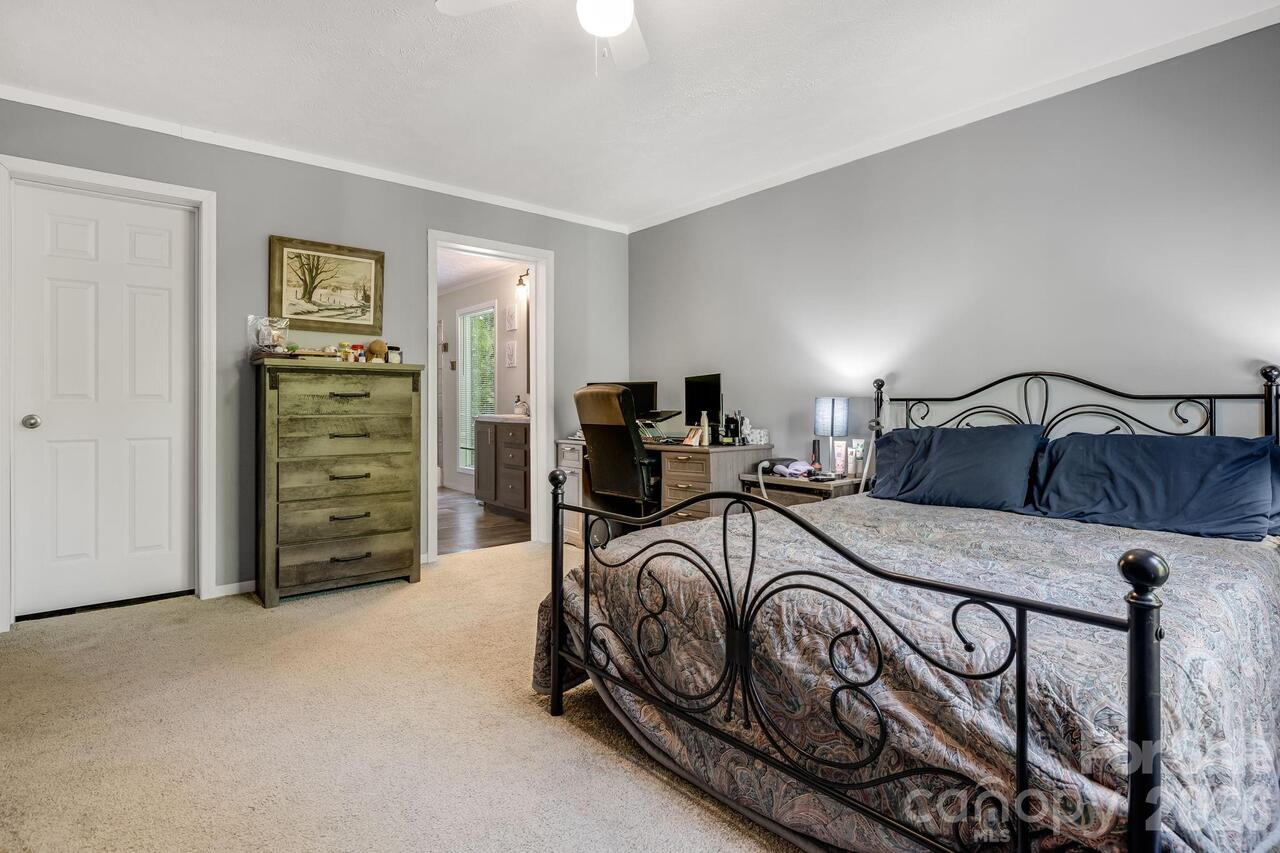Listing Photo 17