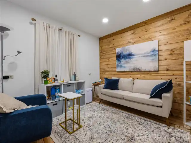 Listing Photo 8