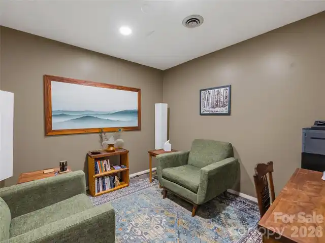 Listing Photo 9