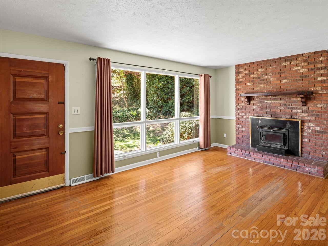 Listing Photo 6