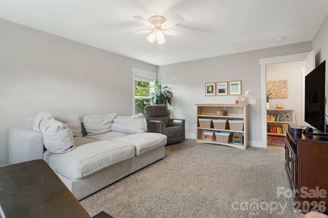 Listing Photo 18
