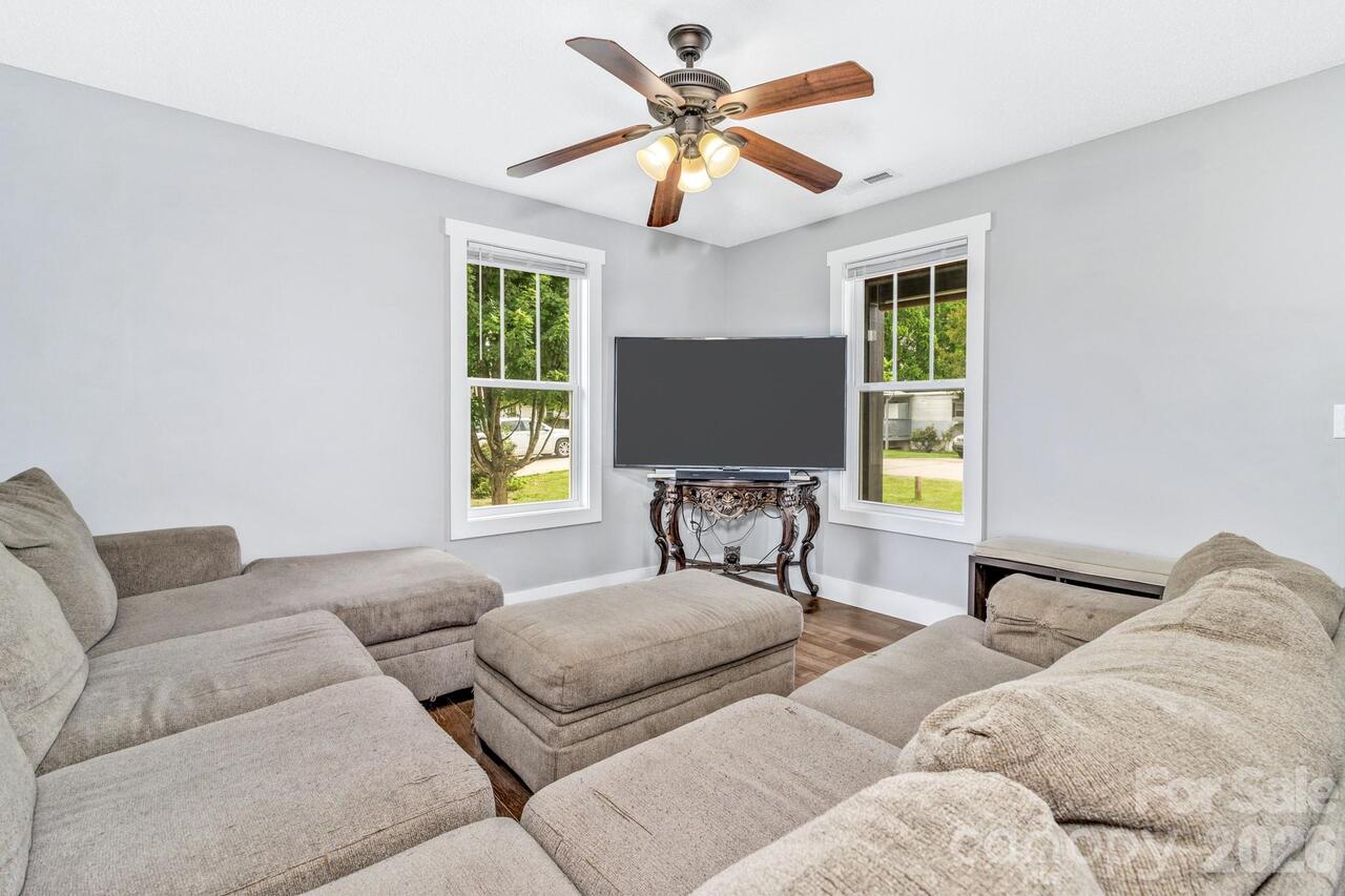 Listing Photo 8