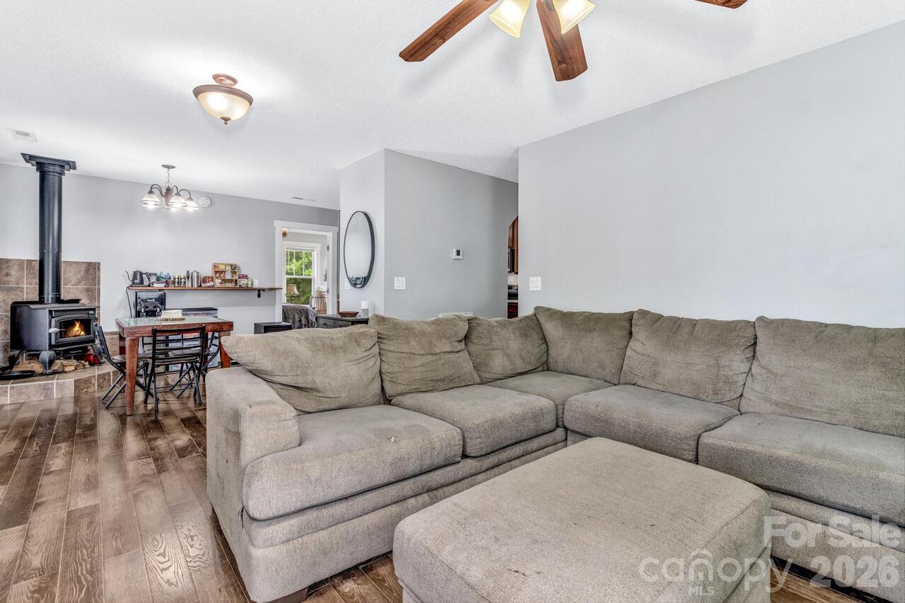 Listing Photo 9