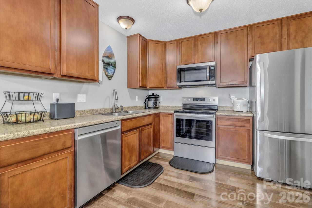 Listing Photo 10