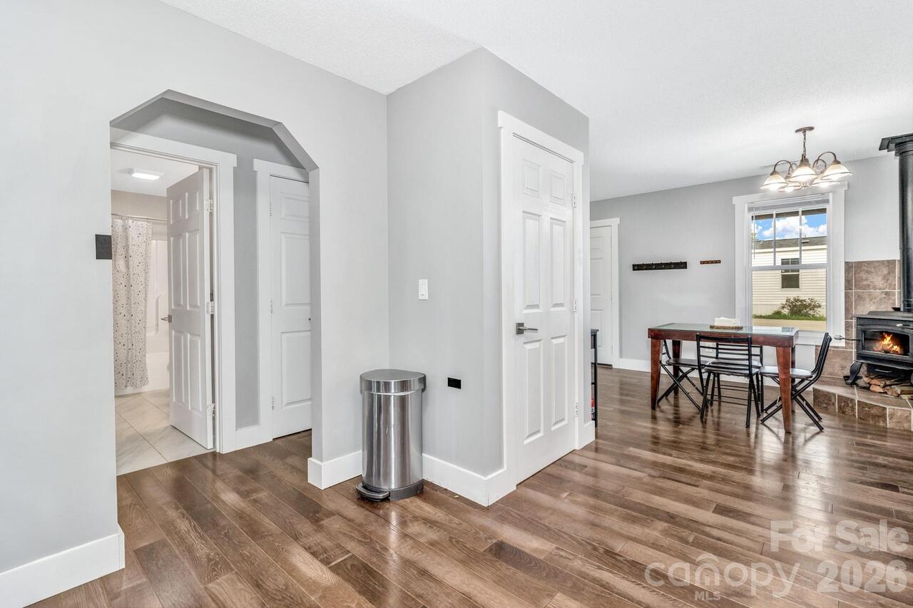 Listing Photo 11