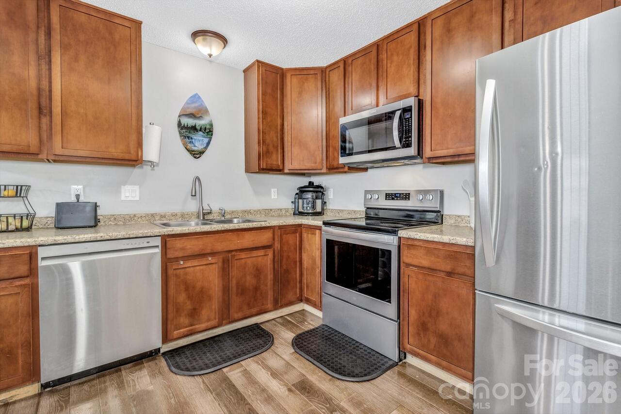 Listing Photo 12