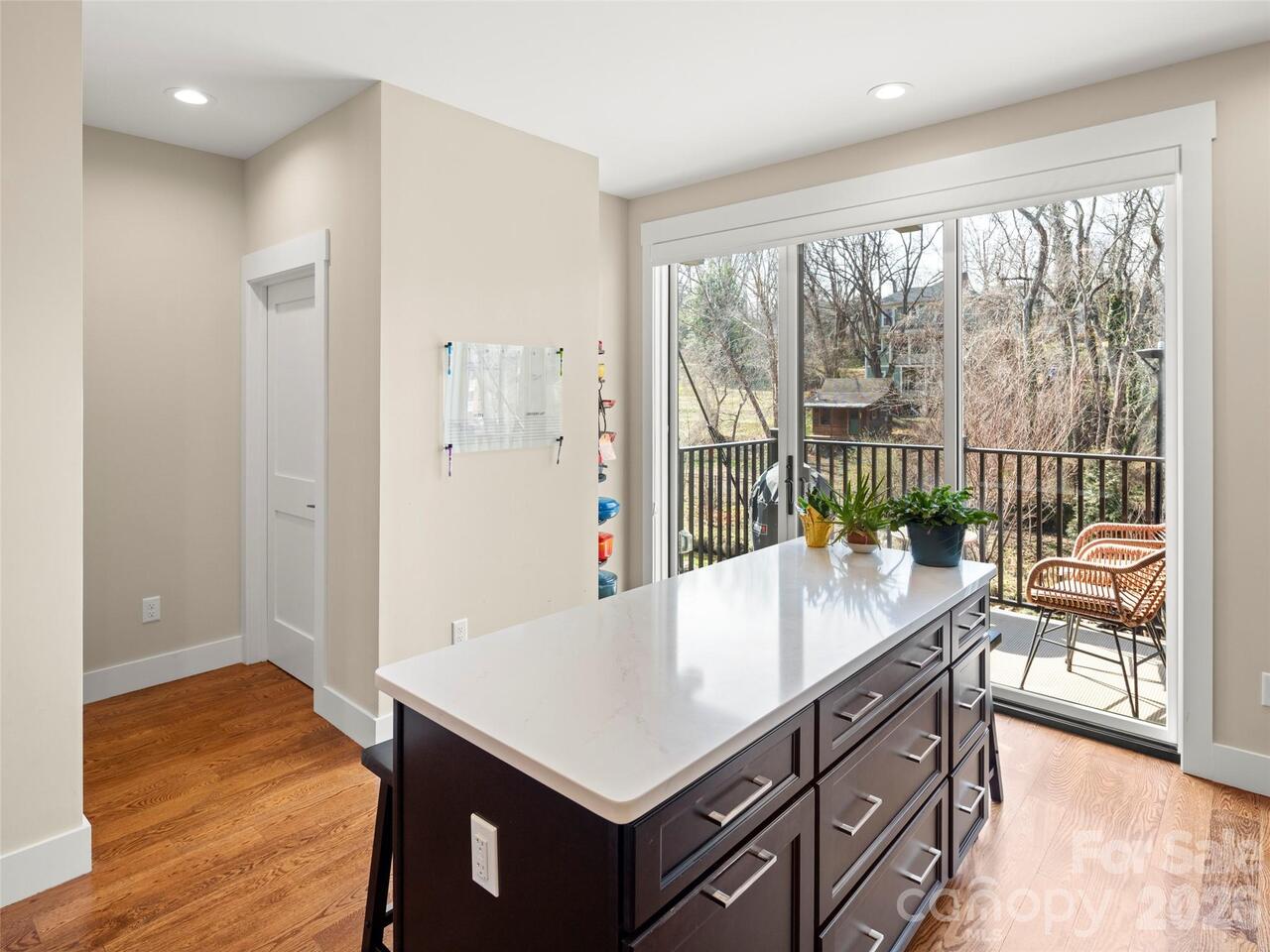 Listing Photo 11