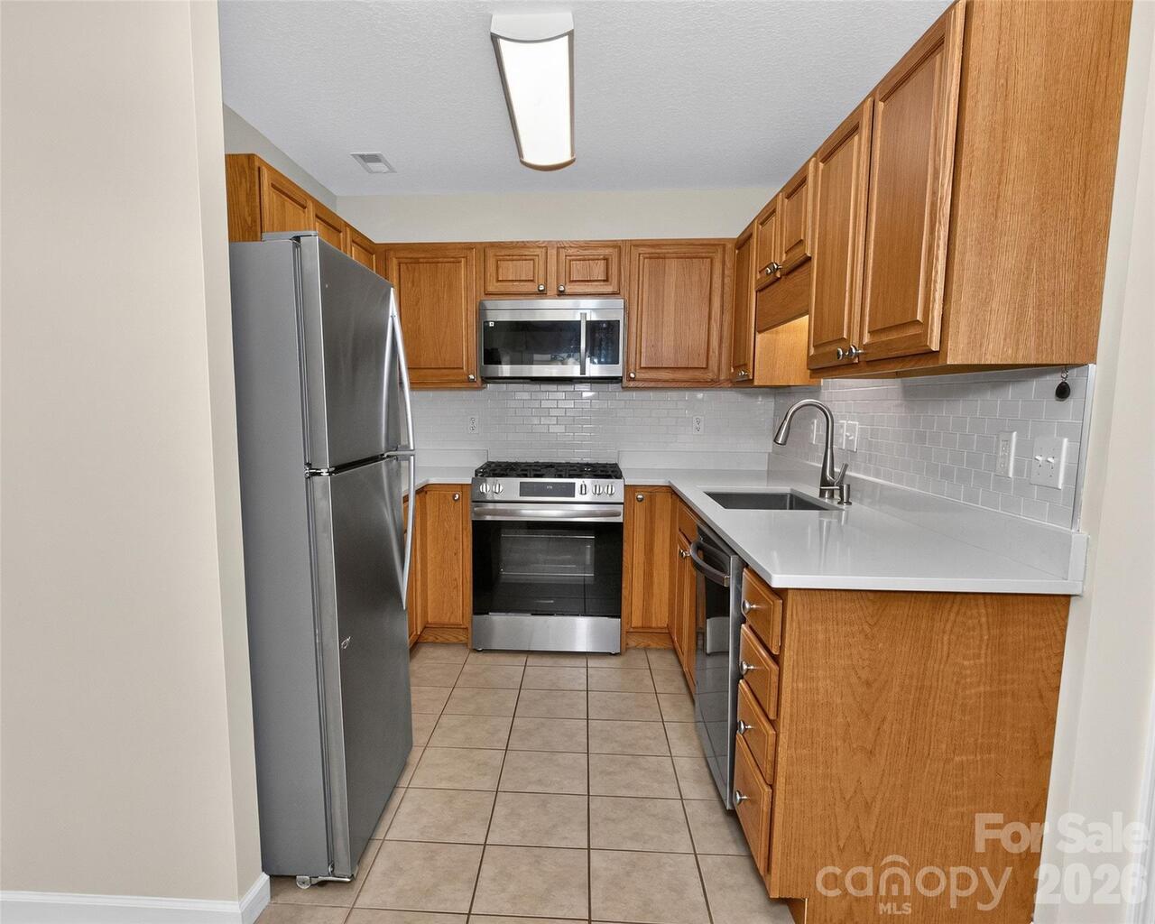 Listing Photo 11