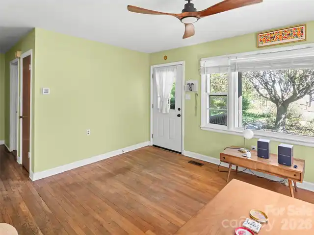 Listing Photo 8