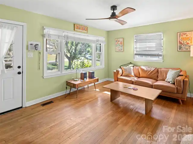 Listing Photo 9