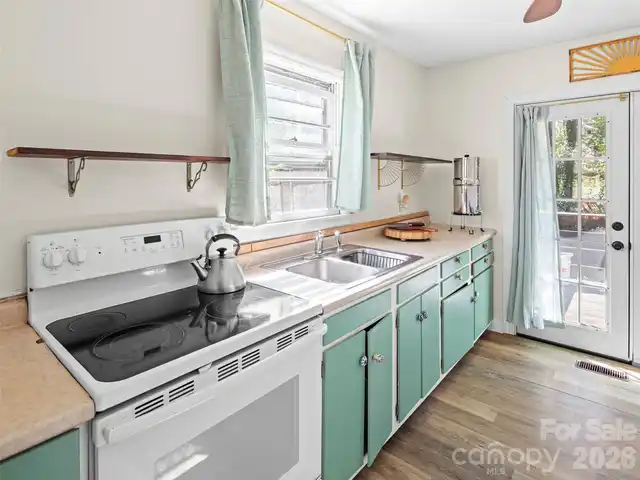 Listing Photo 10