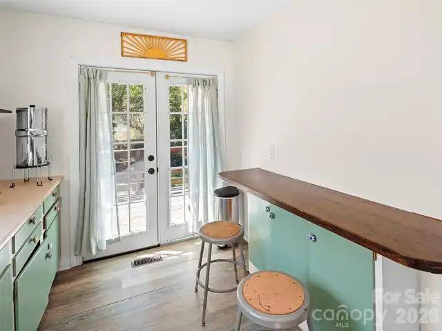 Listing Photo 11
