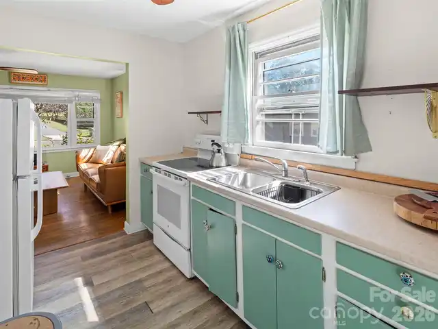 Listing Photo 12