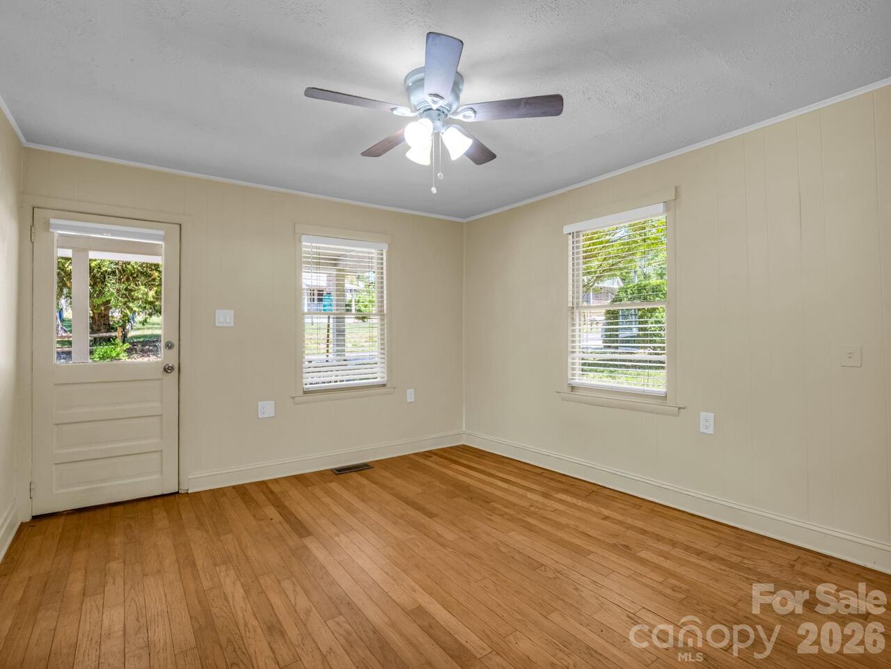 Listing Photo 8