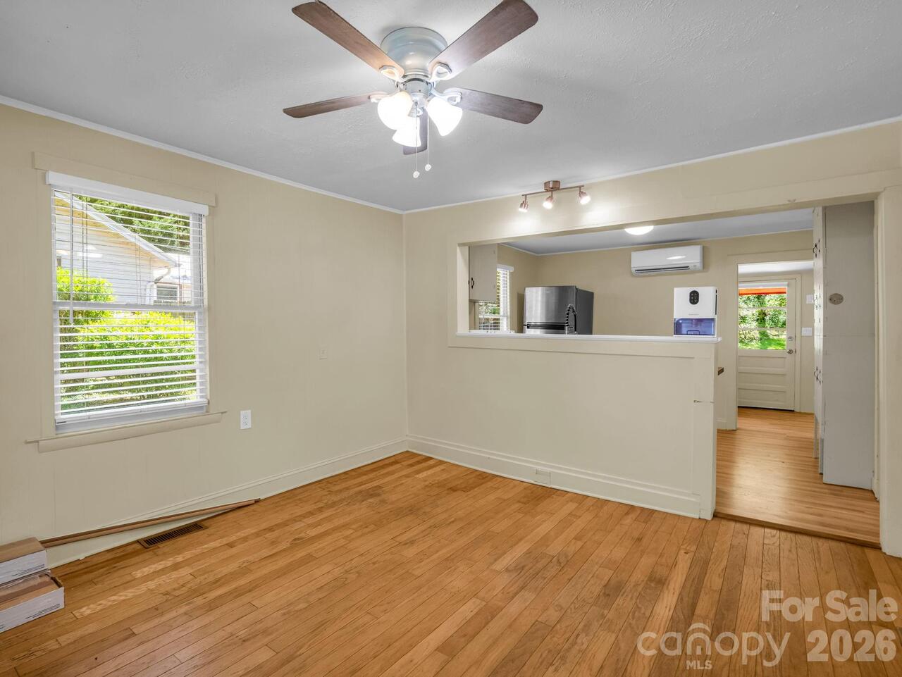 Listing Photo 9