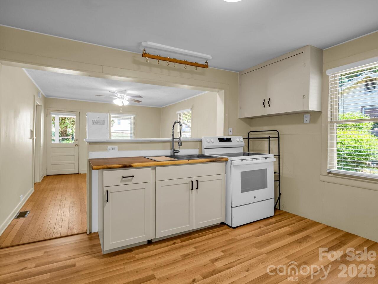 Listing Photo 10