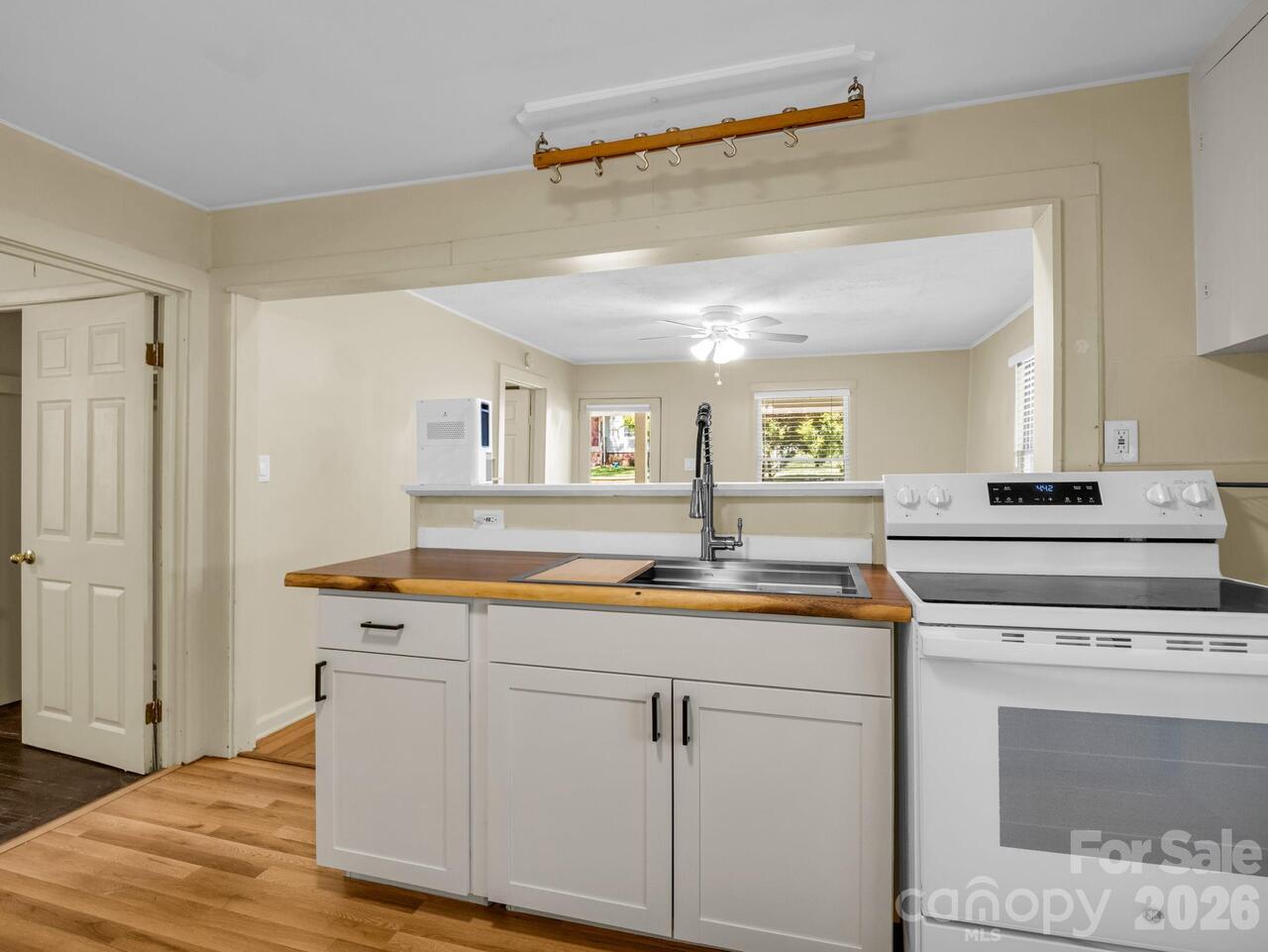 Listing Photo 11
