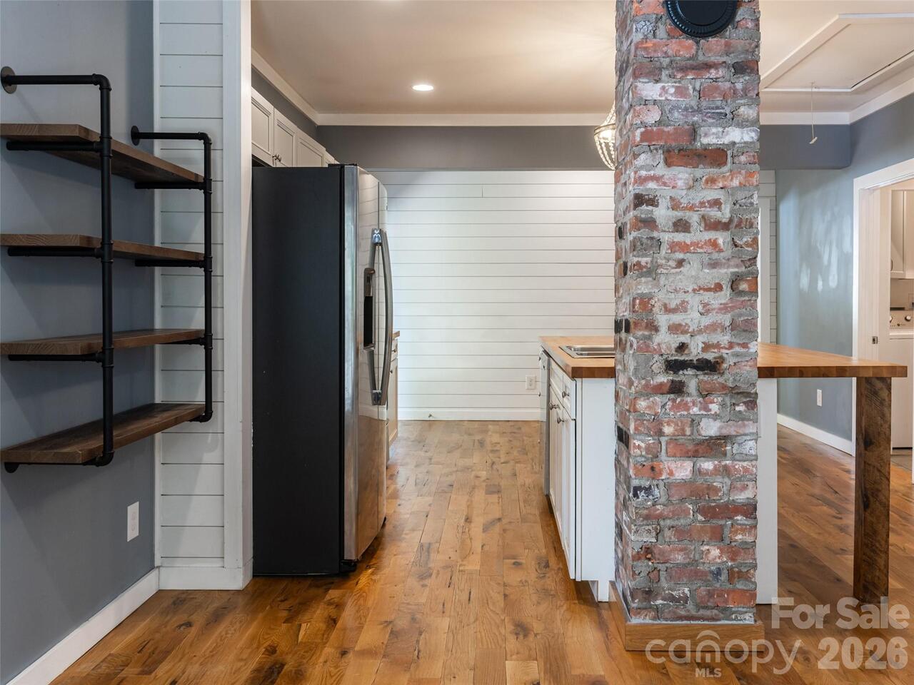 Listing Photo 8