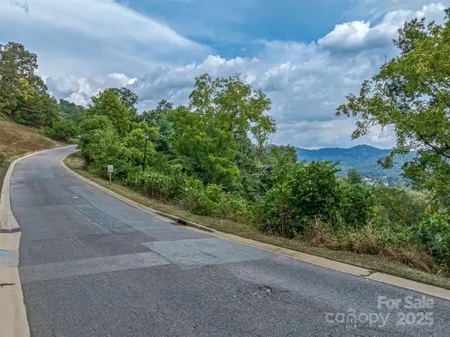 Listing Photo 12