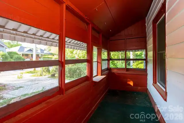 Listing Photo 11