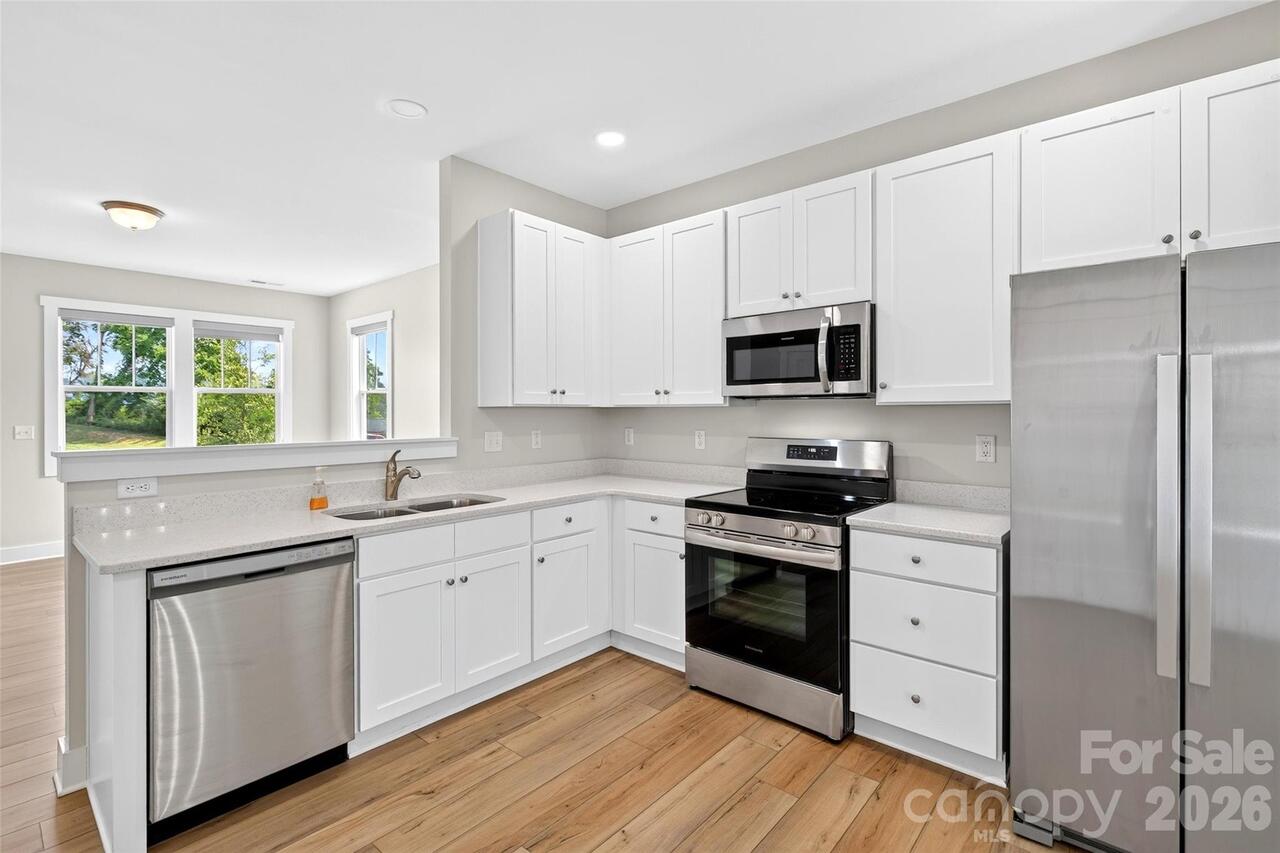 Listing Photo 11