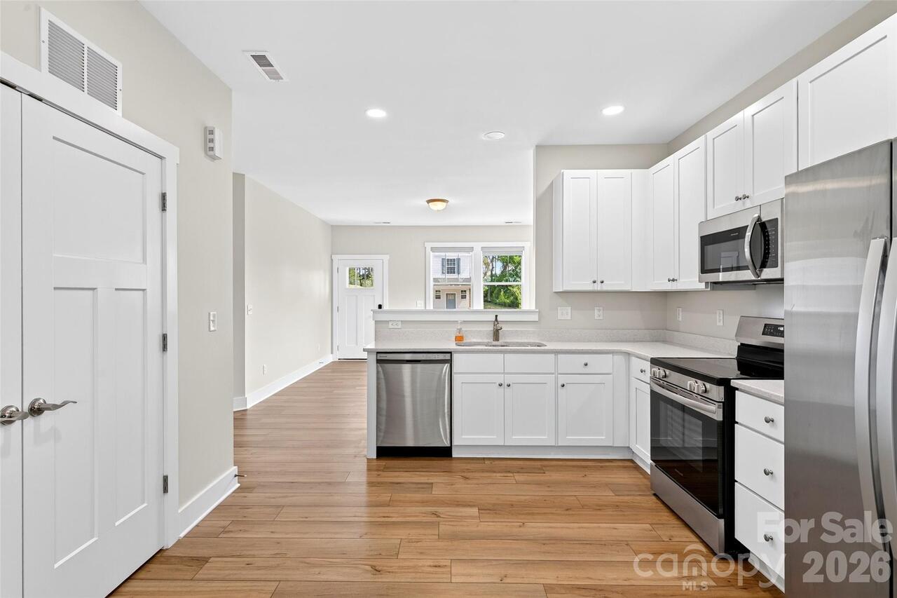 Listing Photo 12