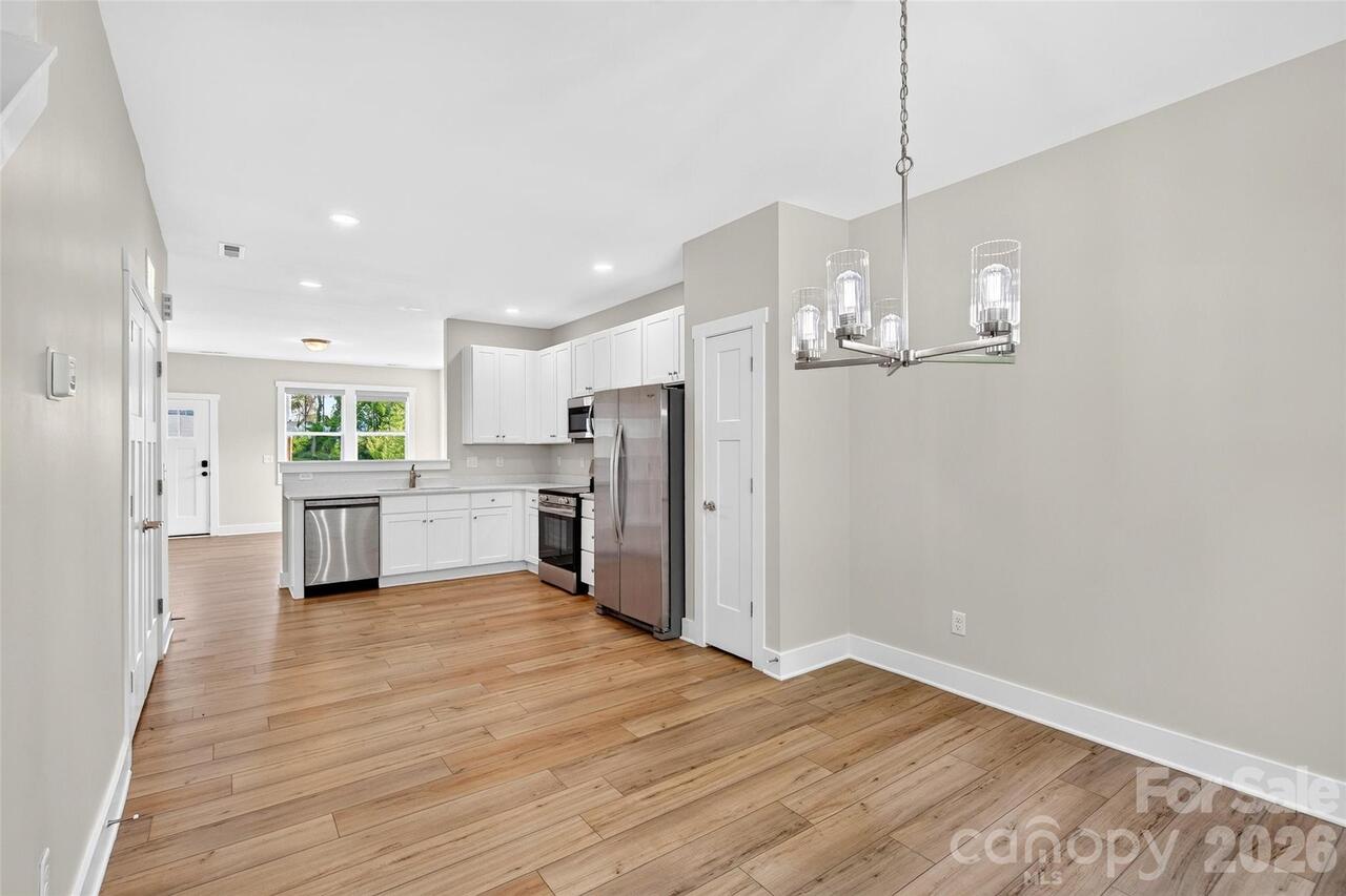 Listing Photo 14