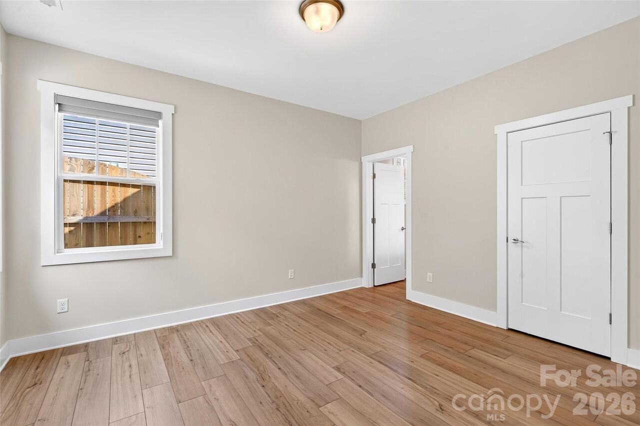 Listing Photo 16