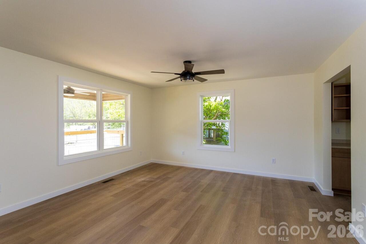 Listing Photo 10