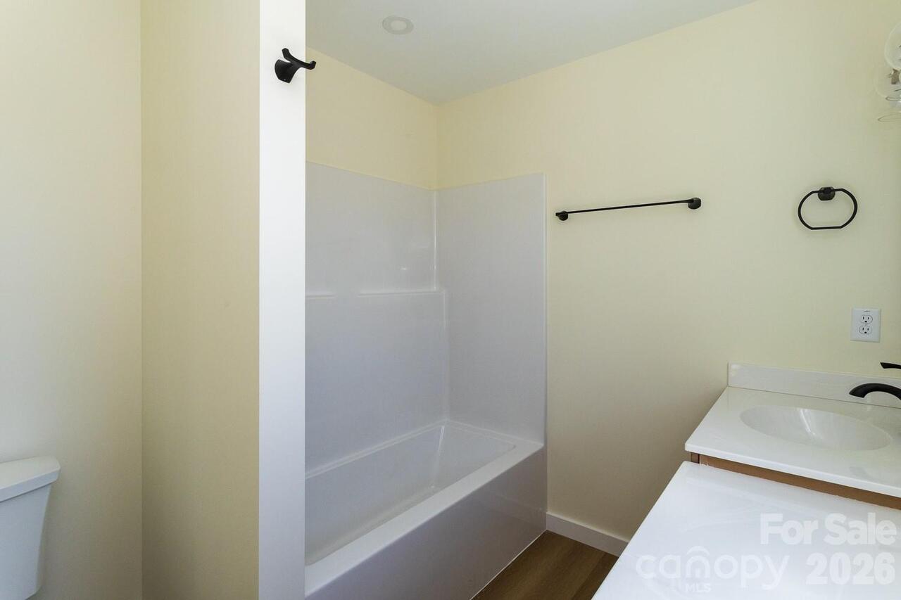 Listing Photo 14