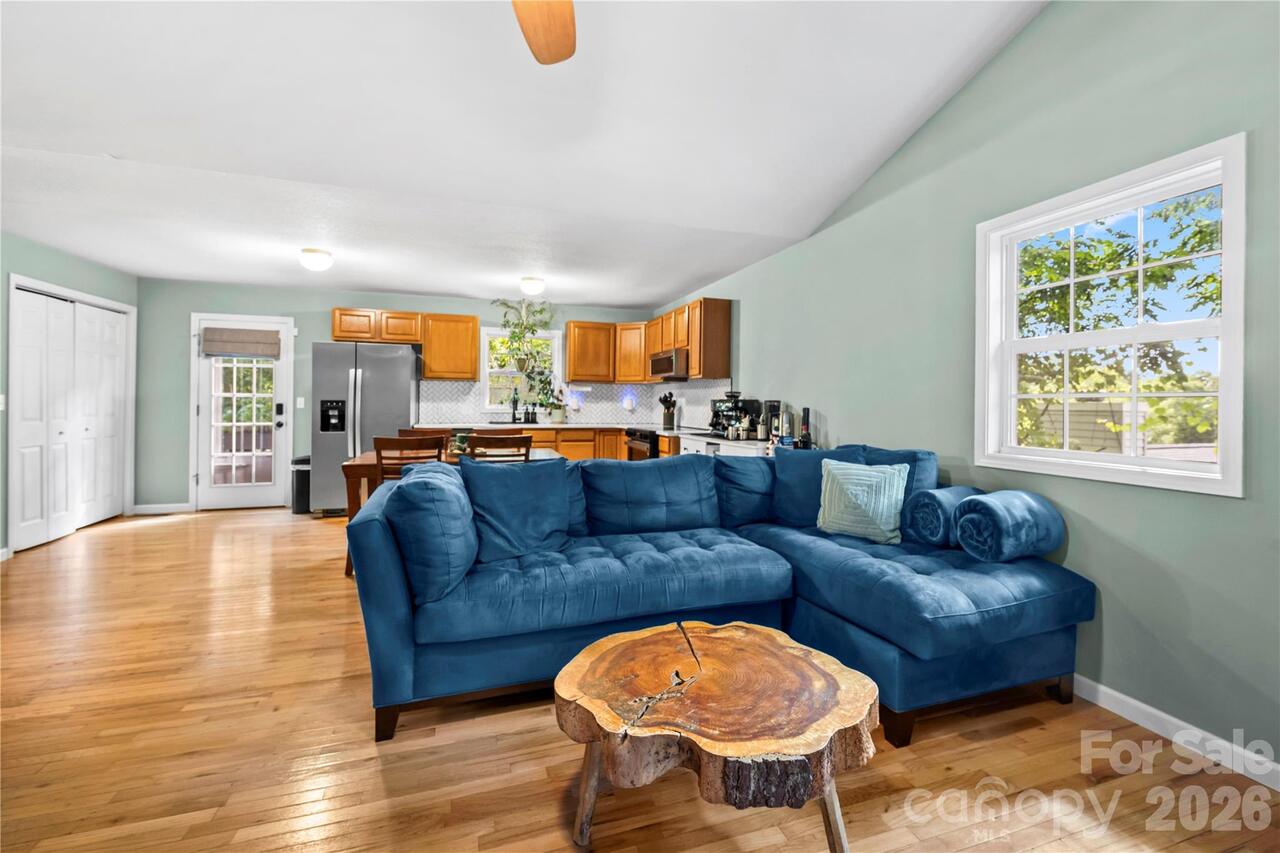 Listing Photo 6