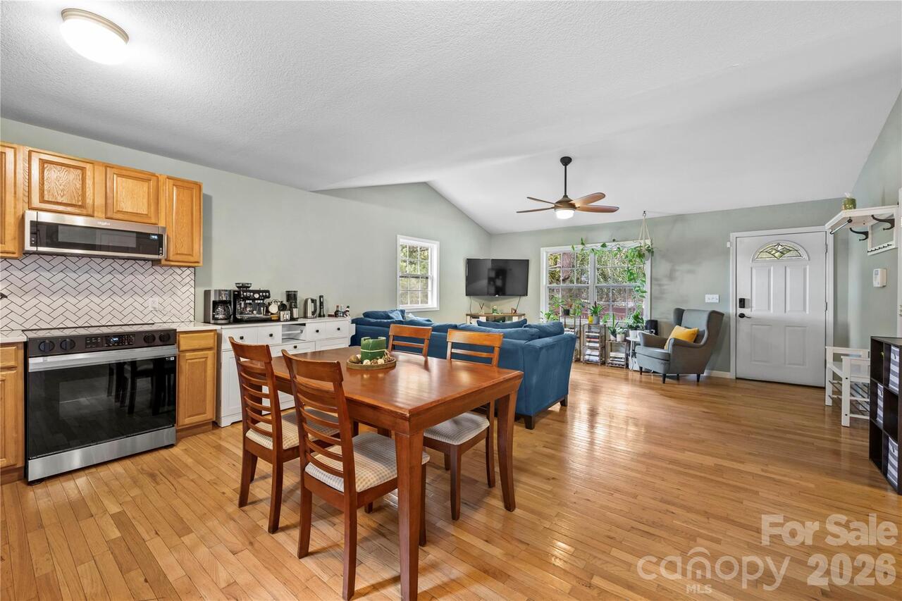 Listing Photo 8