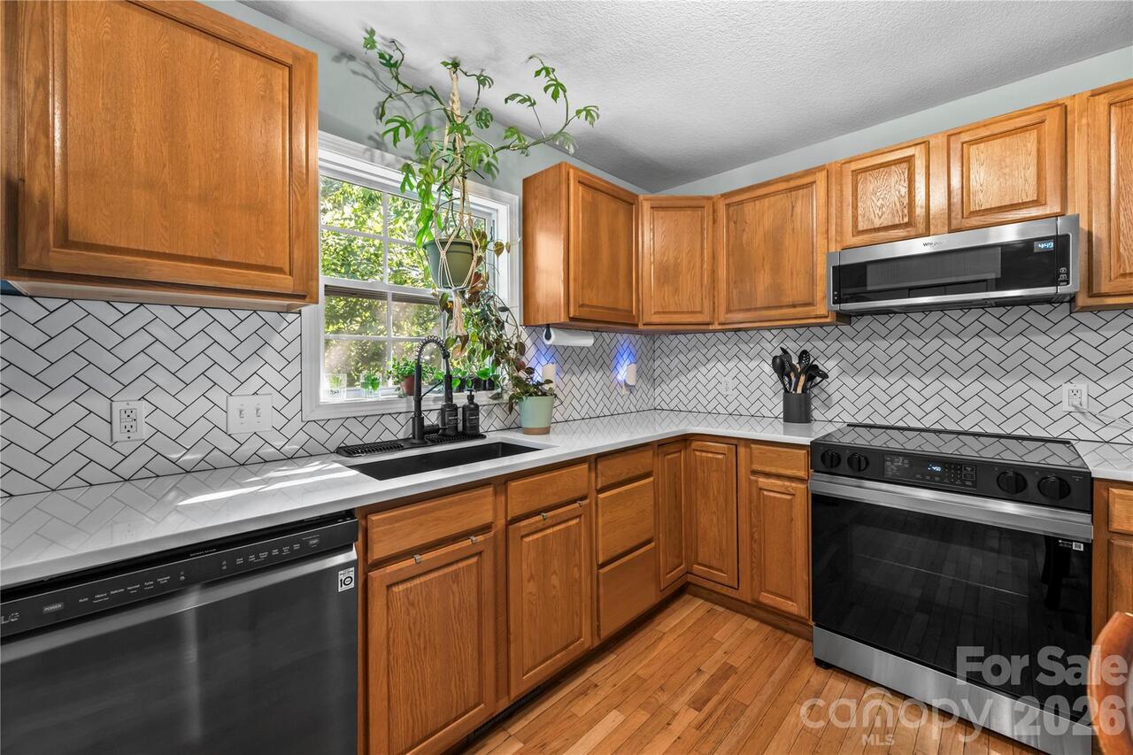 Listing Photo 10