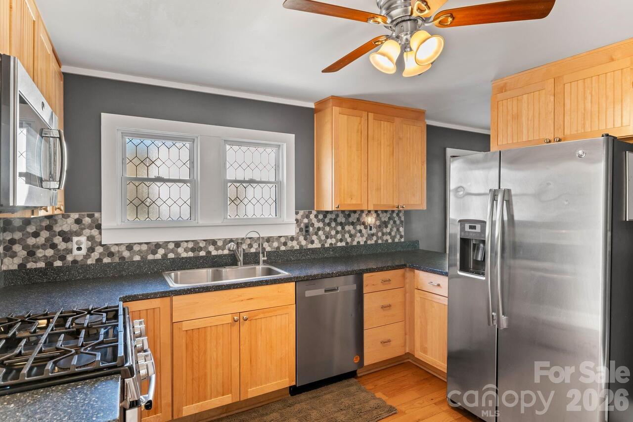 Listing Photo 9