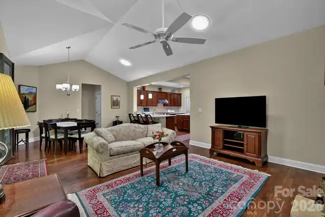 Listing Photo 15