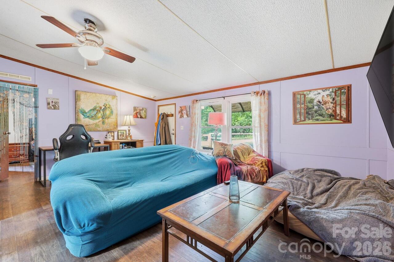 Listing Photo 6