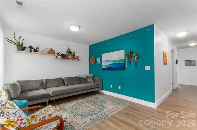 Listing Photo 9