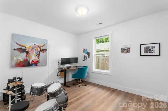 Listing Photo 18
