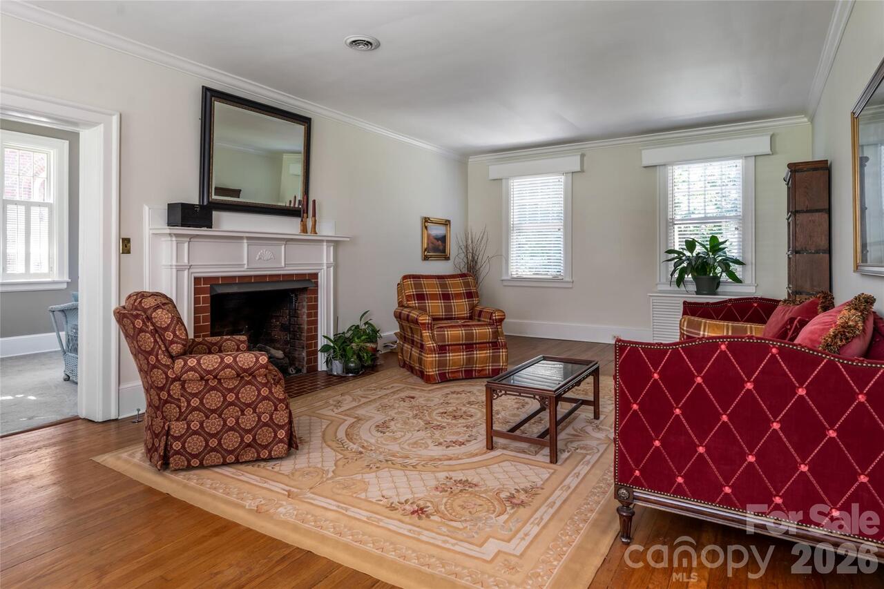 Listing Photo 8