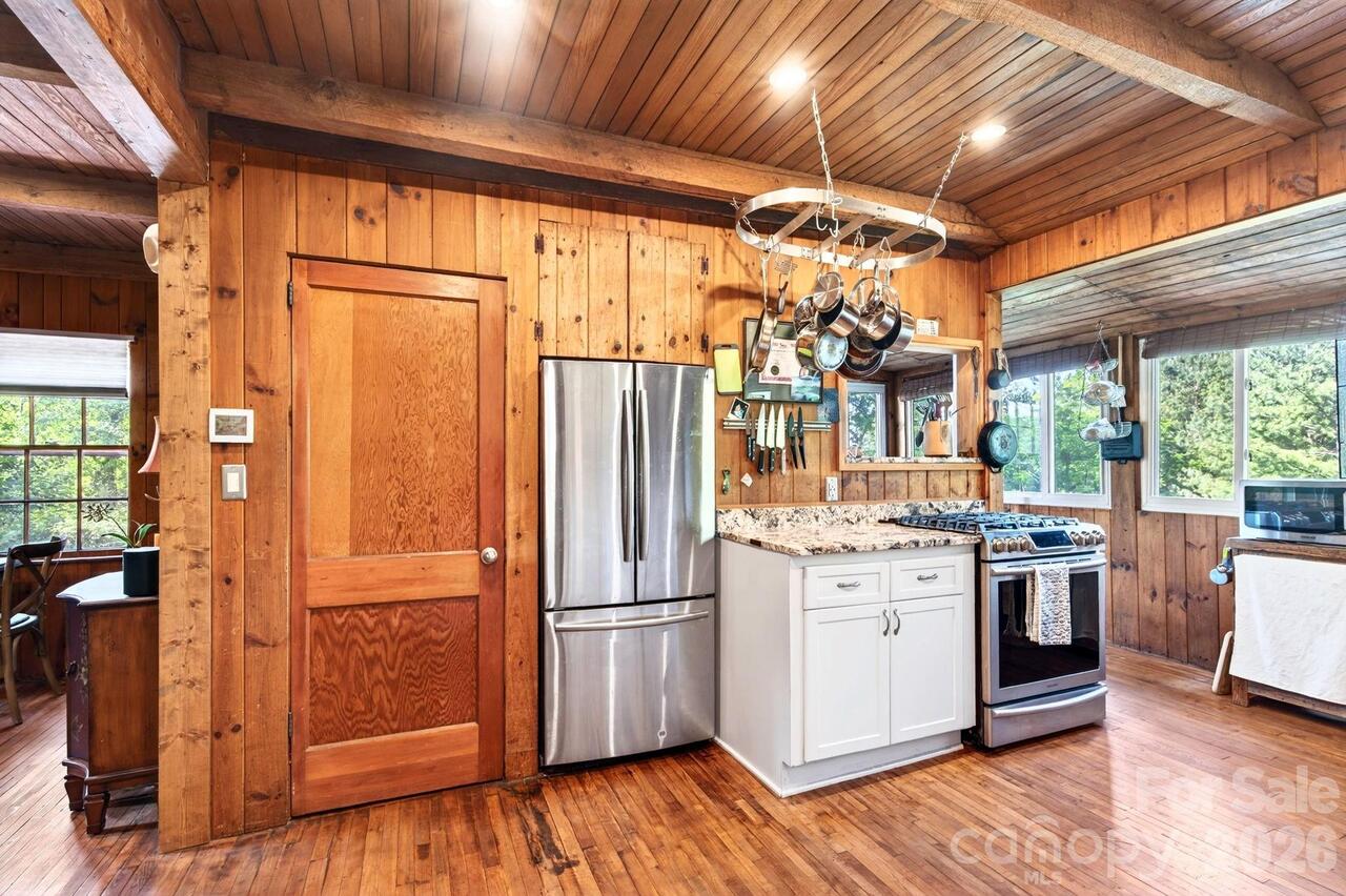 Listing Photo 11
