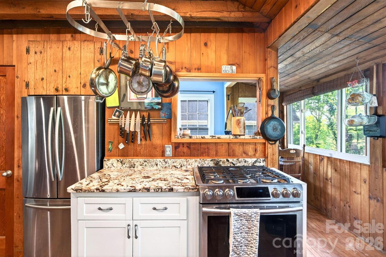 Listing Photo 12