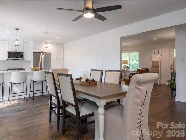 Listing Photo 11