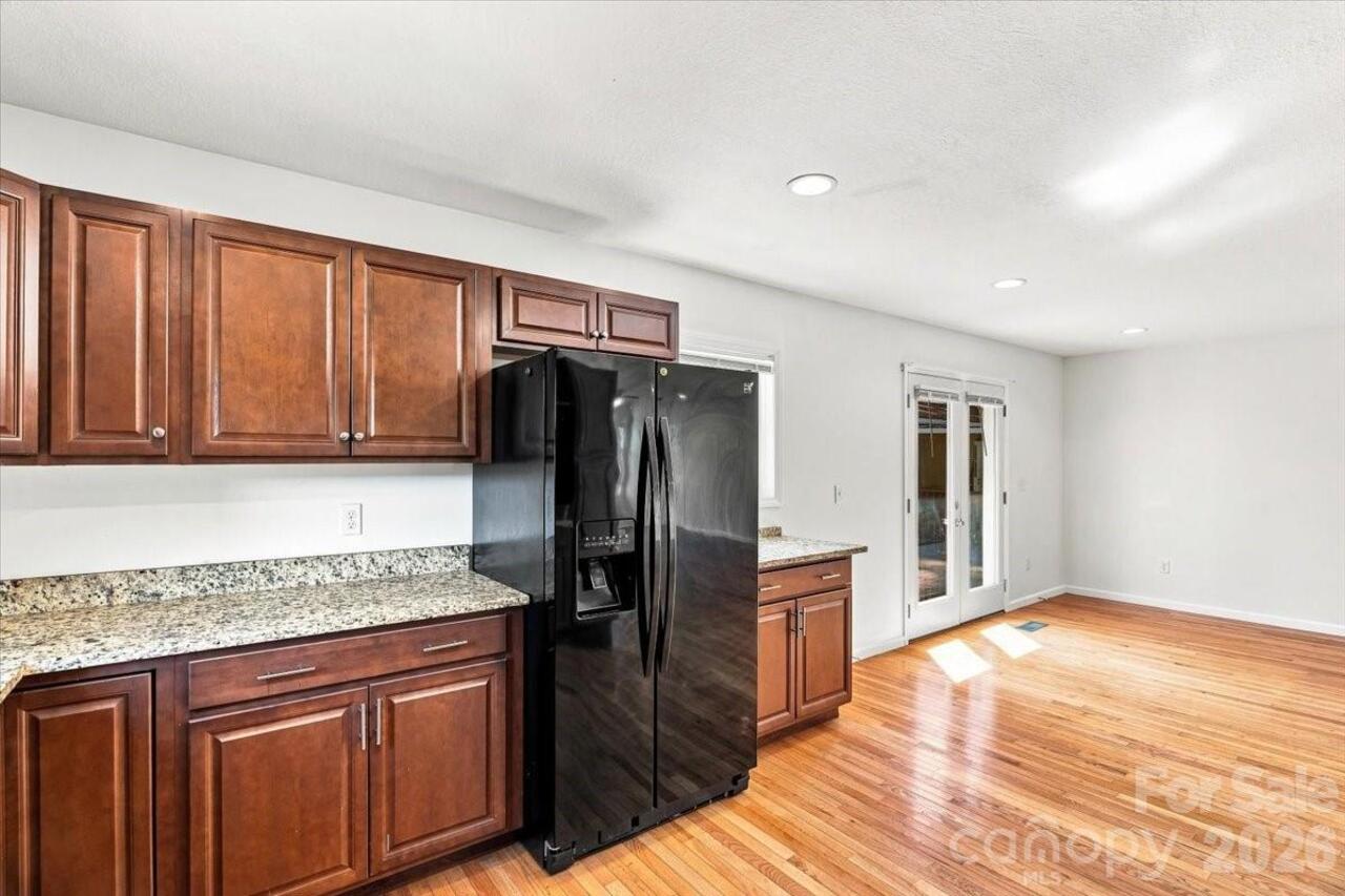 Listing Photo 10