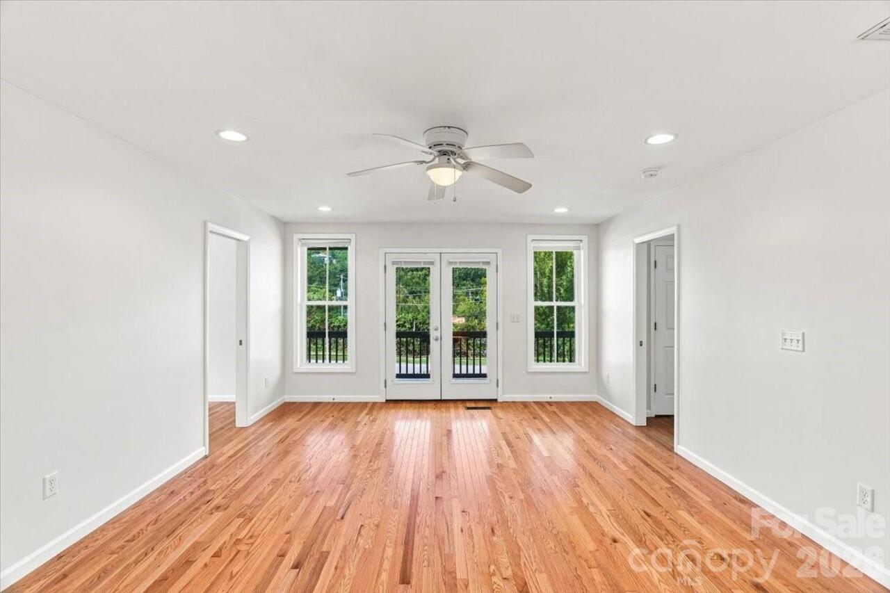 Listing Photo 14