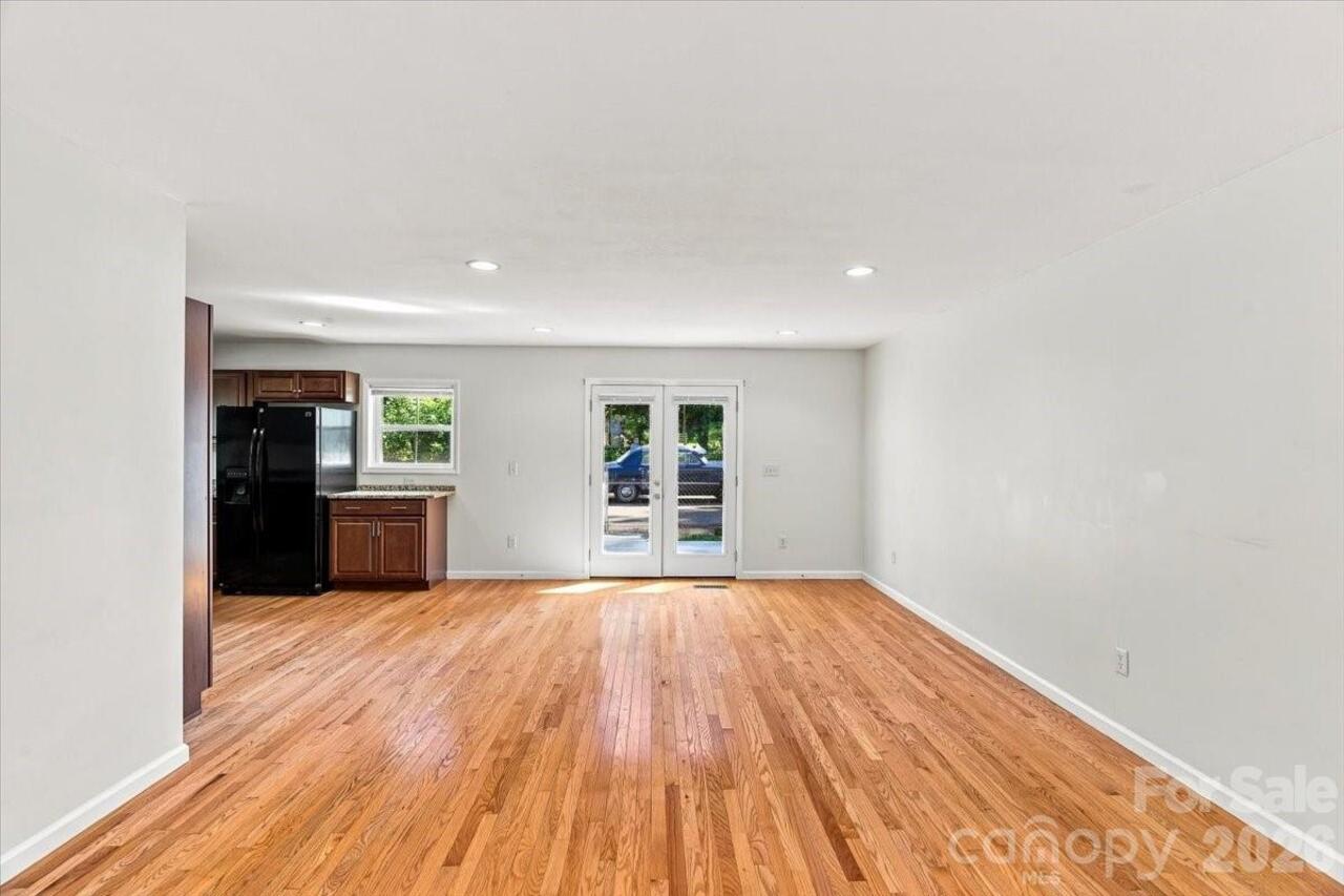 Listing Photo 16