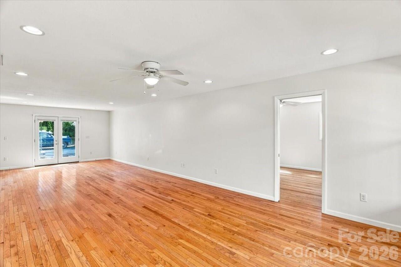 Listing Photo 17