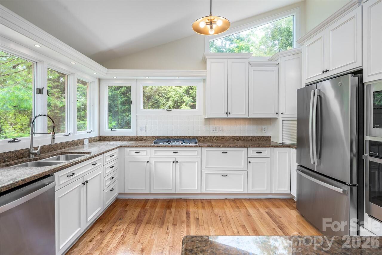 Listing Photo 8