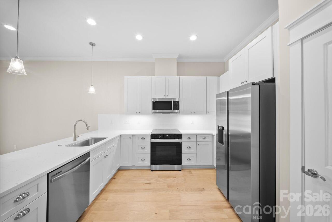 Listing Photo 10